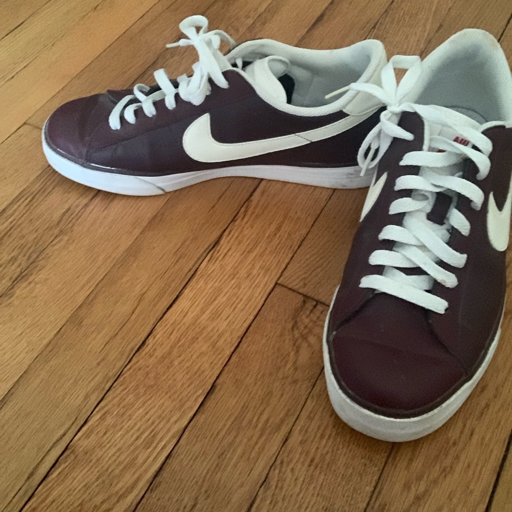 Mens Size 9 Nike sneakers